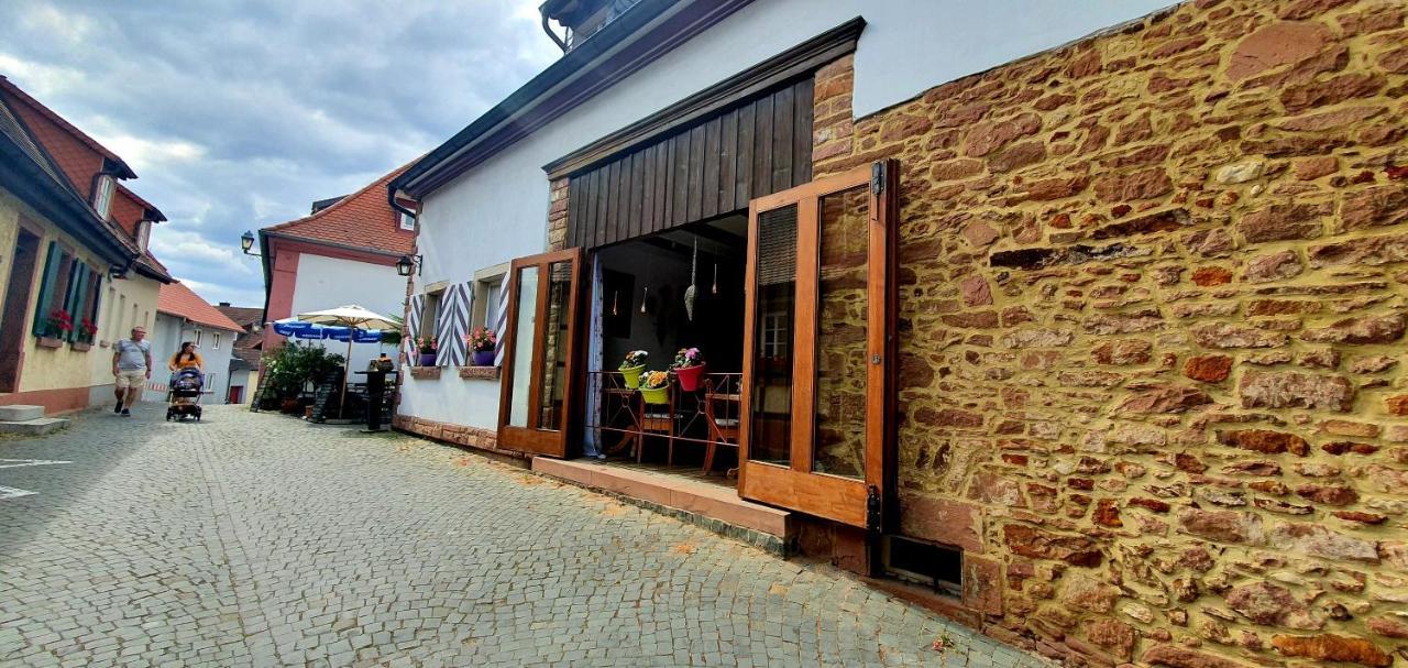 ホテル Landgasthaus "Zum Engel" Neuleiningen エクステリア 写真